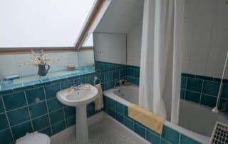 top floor bathroom2